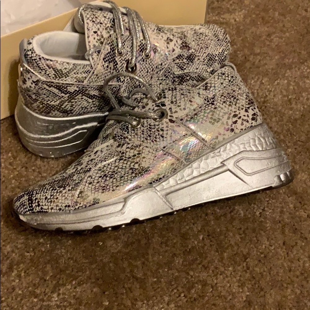 Shoes - Picture 2 of 2